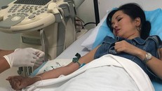Diva Hồng Nhung nhập viện sau tin đồn ly dị chồng vì người thứ 3