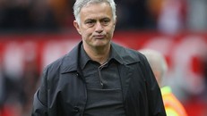 HLV Jose Mourinho bất ngờ bị sa thải