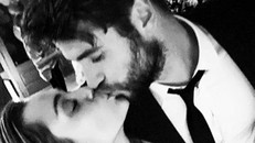 Miley Cyrus đăng ảnh ngọt ngào, xác nhận thông tin kết hôn