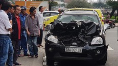 Đà Nẵng: Du khách nước ngoài kinh hãi với cú lùi 'xe điên' như phim Hollywood!