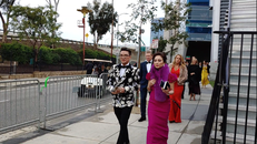 Đàm Vĩnh Hưng bảnh bao xuất hiện trên thảm đỏ Grammy lần thứ 61