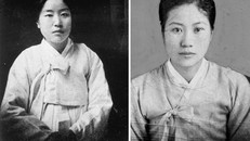 Các nhà văn hiện đại Rha Hye-seok (trái) và Baek Shin-ae. 