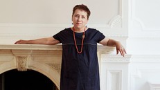 Bà Jane Hay, Giám đốc điều hành quốc tế của Christie's Education, là một chuyên gia có 33 năm kinh nghiệm tại nhà đấu giá Christie’s trong các lĩnh vực chuyên môn Nghệ thuật trang trí, cổ vật, đồ nội thất, sàn đấu giá và Giáo dục. 