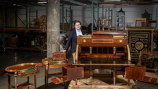 Đồ nội thất của Roentgen có thể được tìm thấy trong các bộ sưu tập tư nhân của các nhà sưu tập hàng đầu, bao gồm các nhà thiết kế Hubert de Givenchy và Karl Lagerfeld, cũng như trong các bộ sưu tập của các tổ chức lớn như Bảo tàng Nghệ thuật Metropolitan và Lâu đài Versailles. 