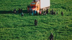 Vẻ đẹp điện ảnh đầy chất thơ của bộ phim hành động Việt Nam 578 