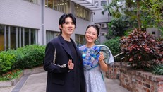 Isaac Hong và Phương Mỹ Chi tại Trụ sở Liên hợp quốc ở Việt Nam. 