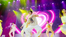 Tiết mục nhảy đặc sắc từ các vũ công K43 khoa Ngoại ngữ