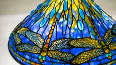 Chi tiết chiếc đèn bàn Chuồn chuồn (khoảng năm 1906). Ảnh: Apollo Magazine 