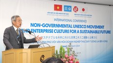 Giáo sư Yuji Suzuki phát biểu tại Hội nghị quốc tế "UNESCO Phi Chính phủ và Văn hóa Doanh nghiệp thúc đẩy tương lai bền vững".