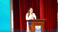 Hiệu trưởng Nguyễn Thị Minh Thúy phát biểu đề dẫn chương trình