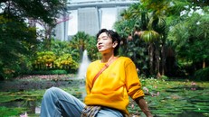 Hoàng Dũng và hành trình “chữa lành” trong MV “Cuối Tuần (1825)” tại Singapore