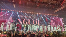 Phóng sự ảnh "Sóng 2025” – Sân khấu rực rỡ chuẩn bị cho đêm Giao thừa Tết Nguyên Đán