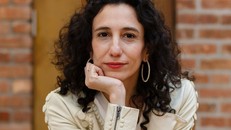 Sara Kay là một chuyên gia với hơn 25 năm kinh nghiệm trong ngành nghệ thuật, từng làm việc tại White Cube Gallery, Jan Kruger Gallery, Christie's New York và là nhà sáng lập Professional Organization of Women in the Arts (POW Arts) từ năm 2008.