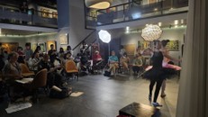  "Những cánh hoa bay" được diễn ra trong không gian Triển lãm nghệ thuật Open 14. 