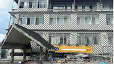 Tầng trệt bị san phẳng khi tòa nhà bốn tầng ở trung tâm Port Vila sụp đổ trong trận động đất tại Vanuatu ngày 17/12/2024. Ảnh: Văn phòng Quản lý Thiên tai Quốc gia Vanuatu.