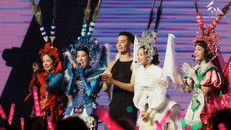 Phương Mỹ Chi gây bất ngờ khi mang hát bội lên sân khấu Em Xinh Say Hi