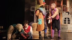 Buổi diễn cuối cùng của nhạc kịch "Không gia đình" lay động trái tim khán giả tại Nhà hát Tuổi trẻ