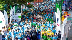 Các VĐV xuất phát tại Vnexpress Marathon Cần Thơ 2025