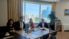 Từ phải sang: Chủ tịch WFUCA Bolat Akchulakov, nhà báo Quỳnh Hoa, nhà báo X. Đạt và nhà báo Nguyệt Linh 