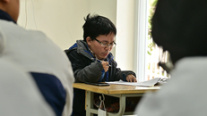 Người thầy khuyết tật và hành trình vượt khó