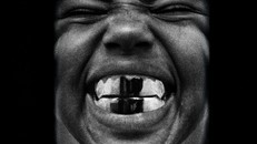 Album cover của "BULLY"