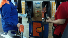 Điểm kinh doanh xăng dầu của của Petrolimex. (Ảnh: Trần Việt/TTXVN)