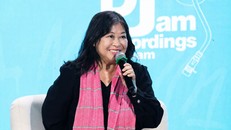 Chuyên gia Nguyễn Phi Vân cho rằng AI không xóa sổ người lao động mà đang thay thế các tác vụ, đồng thời tạo ra nhiều nghề nghiệp mới.