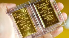 Giá vàng miếng SJC đang giao dịch ở mức 136 triệu đồng/lượng ở chiều mua vào và 142 triệu đồng/lượng ở chiều bán ra.. (Ảnh: Vietnam+)
