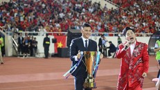 Khi âm nhạc và bóng đá gặp nhau: Tùng Dương mở màn đêm lịch sử, tuyển Việt Nam bảo vệ ngôi vương ASEAN Cup