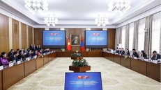 Chủ tịch Quốc hội Trần Thanh Mẫn hội đàm với Chủ tịch Quốc hội Mông Cổ Sandag Byambatsogt. (Ảnh: Doãn Tấn/TTXVN)