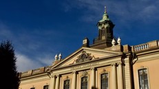 Viện Hàn lâm Khoa học Hoàng gia Thụy Điển tại Stockholm đã công bố giải Nobel Y Sinh năm 2026. (Ảnh: Canva)