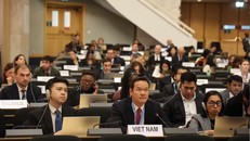 Đại sứ Mai Phan Dũng (ngồi bên phải) phát biểu trong phiên thảo luận chung tại khóa họp lần thứ 63 của Hội đồng Nhân quyền Liên hợp quốc. (Ảnh: Anh Hiển/TTXVN)