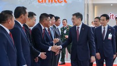 Thủ tướng Lê Minh Hưngb đến thăm trụ sở Unitel 