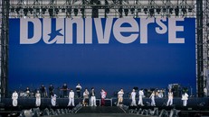 Duniverse trình diễn ấn tượng tại sao concert trước hàng nghìn khán giả 