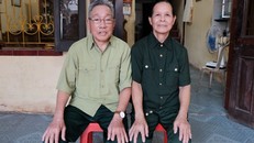 Vợ chồng thương binh Nguyễn Thế Dân và Lê Thị Minh tại phường Đông Sơn, tỉnh Thanh Hóa. (Ảnh: Nguyễn Thế Dương)