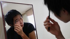 Tôi đã giả gái suốt 4 năm qua để làm mẹ của con mình