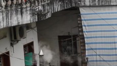 Dân khổ sở vì 'khí lạ', chủ tịch phường nói là 'việc nhỏ'