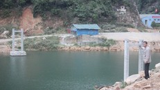 Dự án cầu treo bỏ hoang: Hỏi tiền ngân sách có đòi được không?