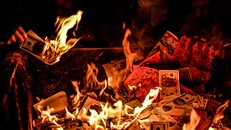 Văn khấn lễ hóa vàng ngày Tết phổ biến nhất