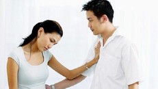 Sốc khi thấy lá đơn ly hôn ký sẵn của chồng vào mùng 5 Tết