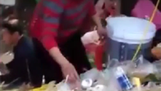 Rùng mình với nước mía không cần rửa cốc tại chùa Phật Tích