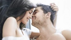 Bí mật đằng sau sợi tóc vương trên cổ áo của chồng