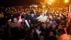 Lễ hội Khai ấn Đền Trần: Mở đường dây nóng có hết... 'nóng'?