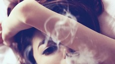 Trở thành 'gái hư' để dứt tình với gã đàn ông quá tuổi tứ tuần