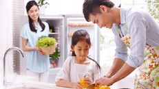 Lương cao gấp 3 vợ, tôi vẫn giặt giũ, quét nhà, rửa bát