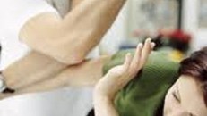 Chồng tát tới tấp đuổi khỏi nhà trong đêm mưa rét vì món quà Tết