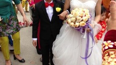 Đám cưới của 'chú rể tí hon' và 'cô dâu khổng lồ' gây bão mạng
