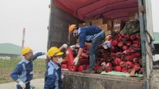 Tiêu hủy 12 tấn tấn thuốc lá, bình cứu hỏa không rõ nguồn gốc
