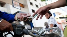 Xăng dầu 'móc túi' dân 3.500 tỷ, hai Bộ 'phản pháo' nhau