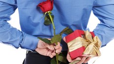 Tặng quà gì cho người yêu vào ngày Quốc tế phụ nữ 8/3?